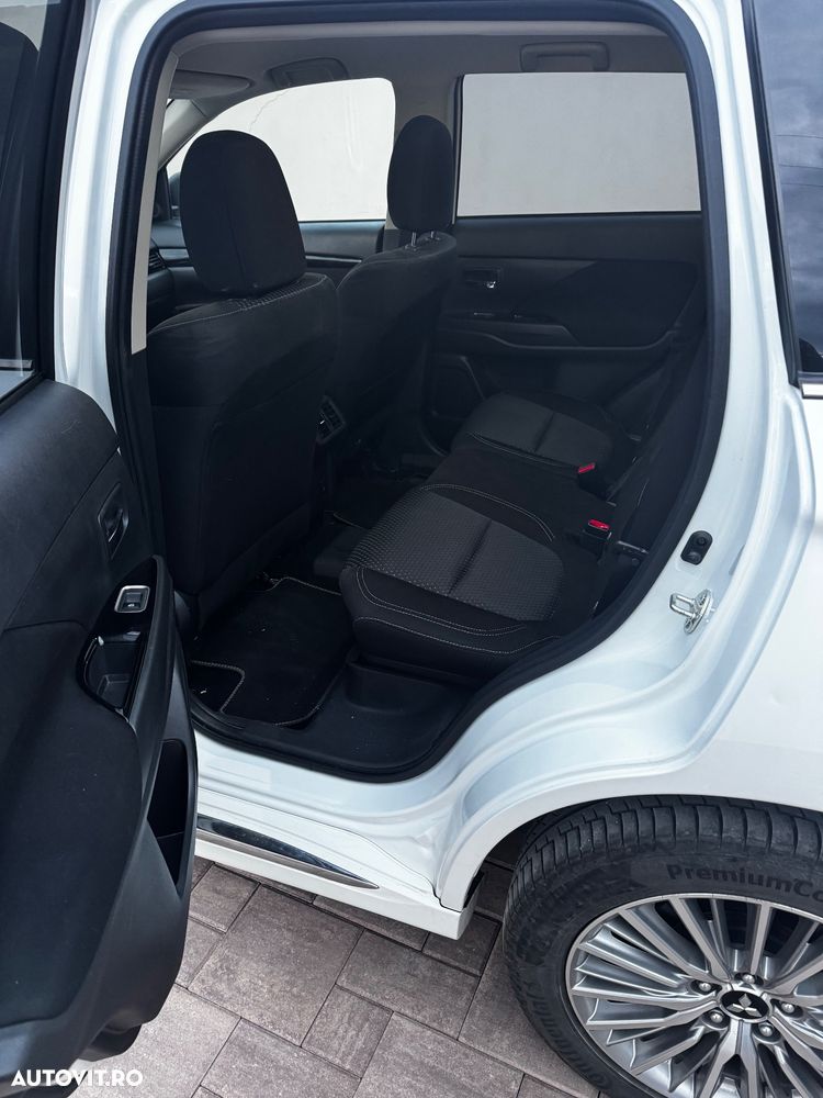 Mitsubishi Outlander PHEV 2.4 L 4X4 Intense - 12