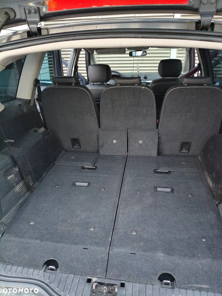 Ford S-Max - 11