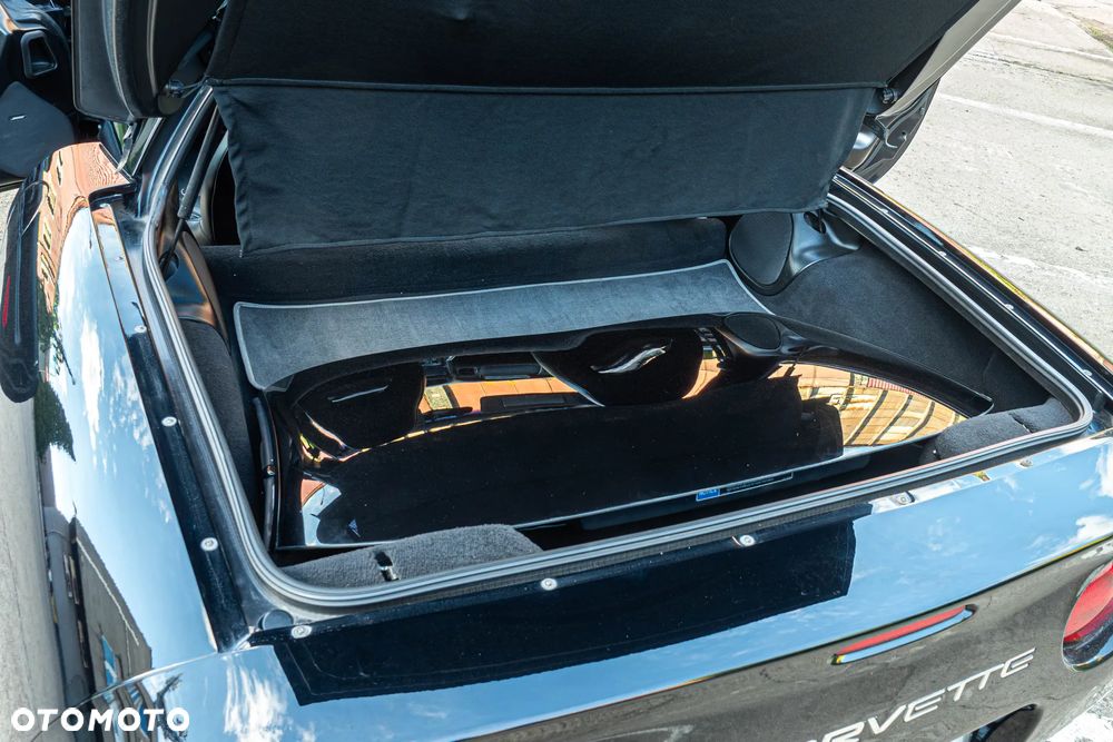 Chevrolet Corvette - 25