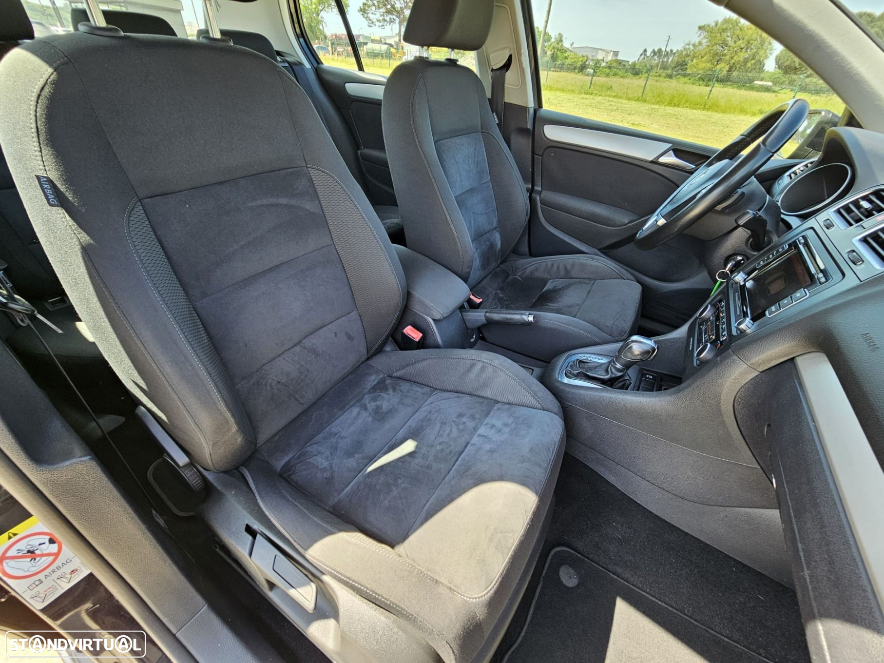 VW Golf 1.6 TDi Highline DSG - 26