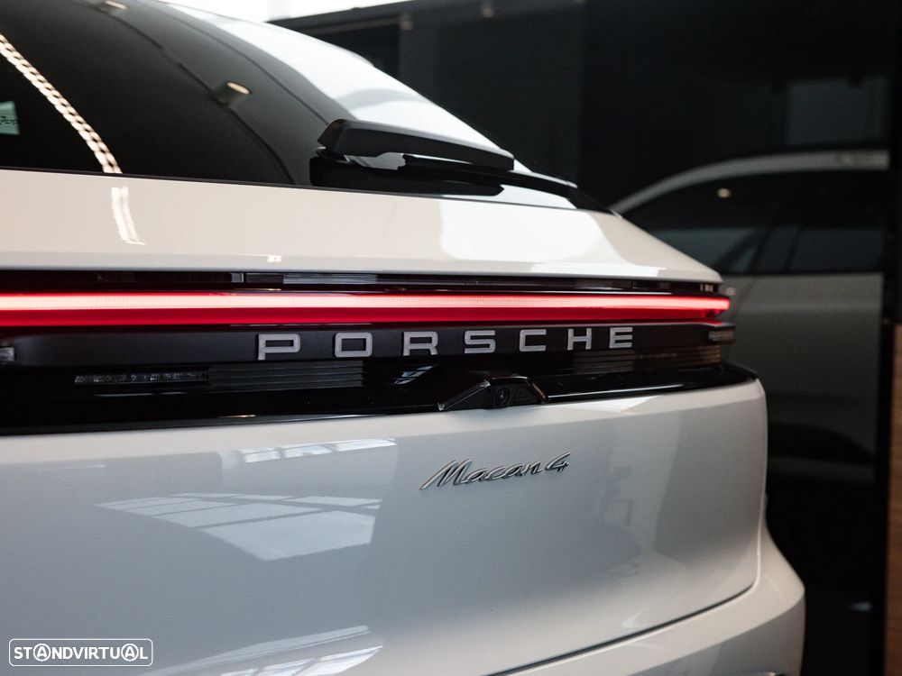 Porsche Macan Electric 4 - 12