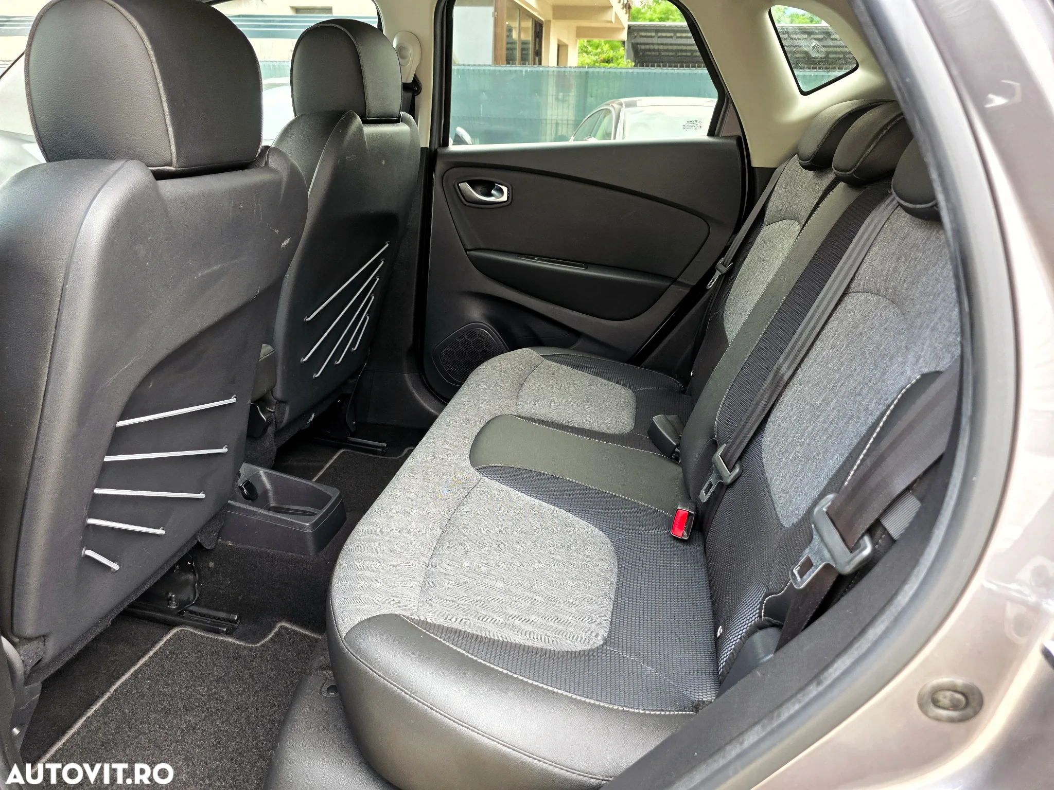 Renault Captur TCe 130 GPF INTENS - 16