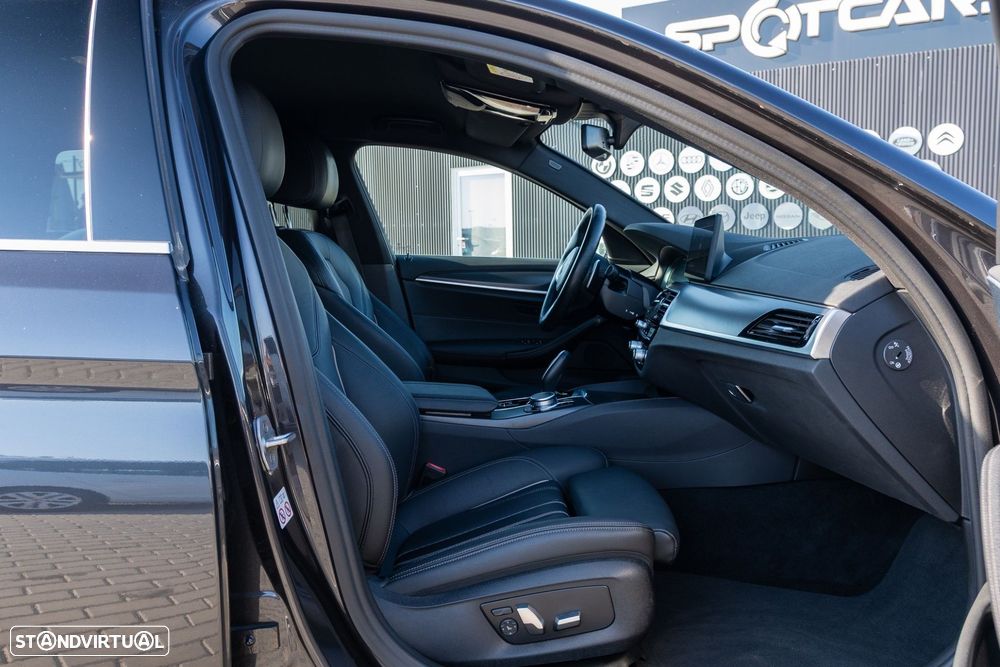 BMW 530 e Pack Desportivo M - 16