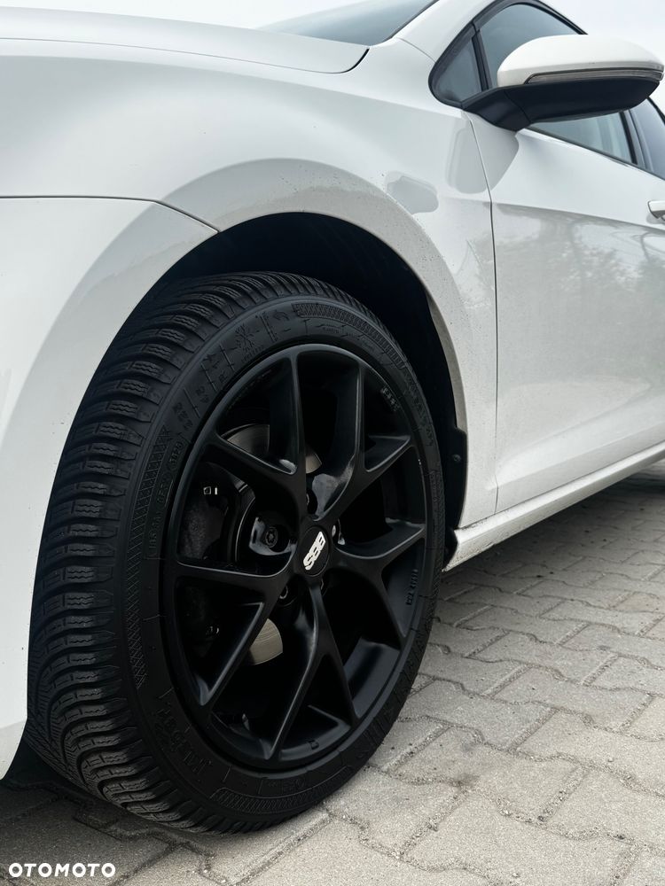 Volkswagen Golf - 6