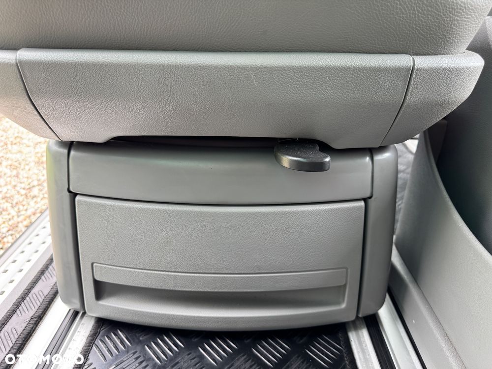Volkswagen Multivan - 23