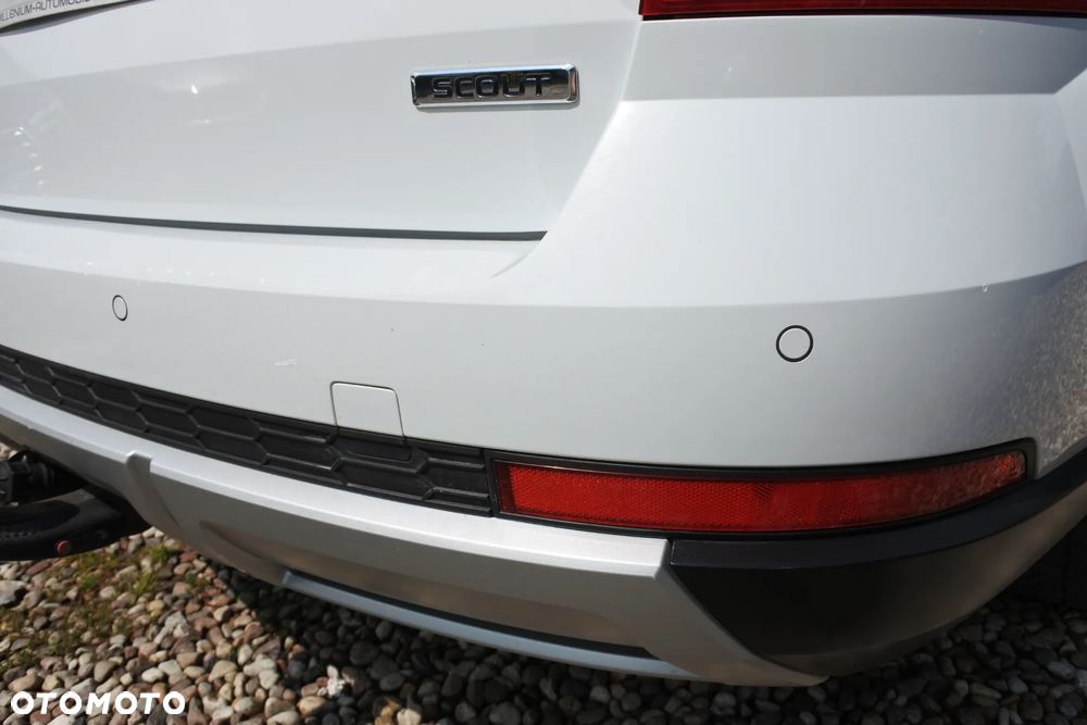 Skoda Octavia Scout 2.0 TDI 4x4 DSG - 27