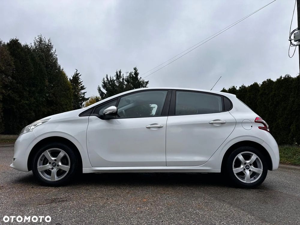 Peugeot 208 - 12