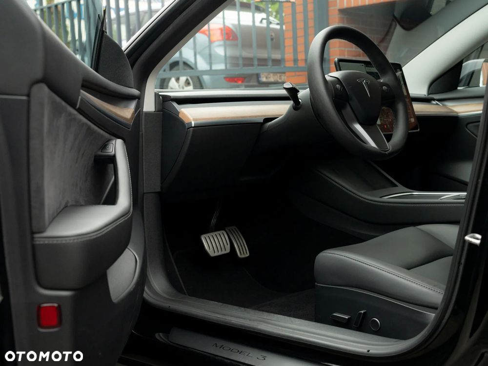 Tesla Model 3 - 10