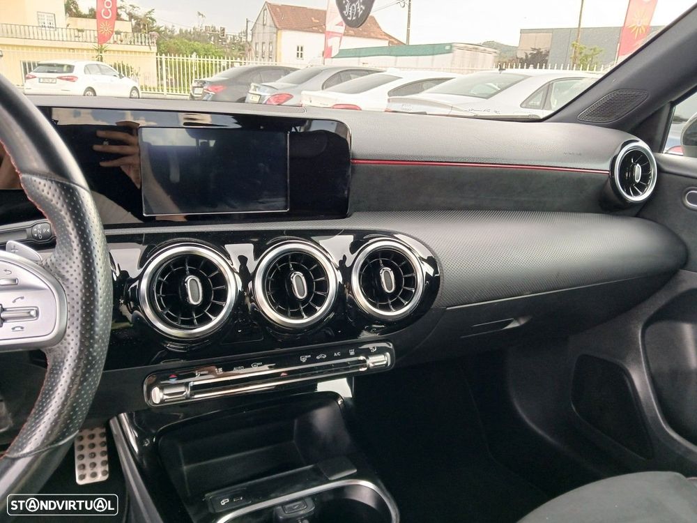Mercedes-Benz A 250 e 8G-DCT AMG Line - 22