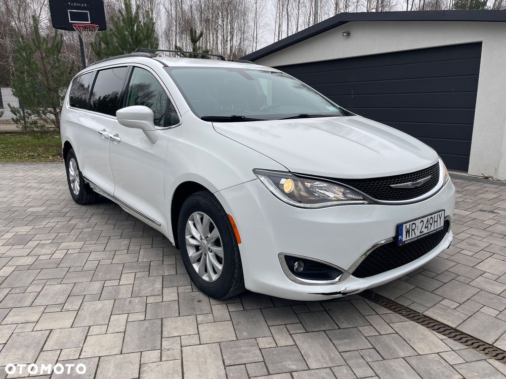 Chrysler Pacifica - 3