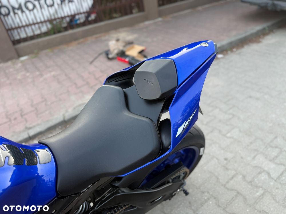 Yamaha R1 - 27