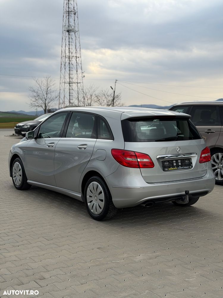 Mercedes-Benz B 180 - 5