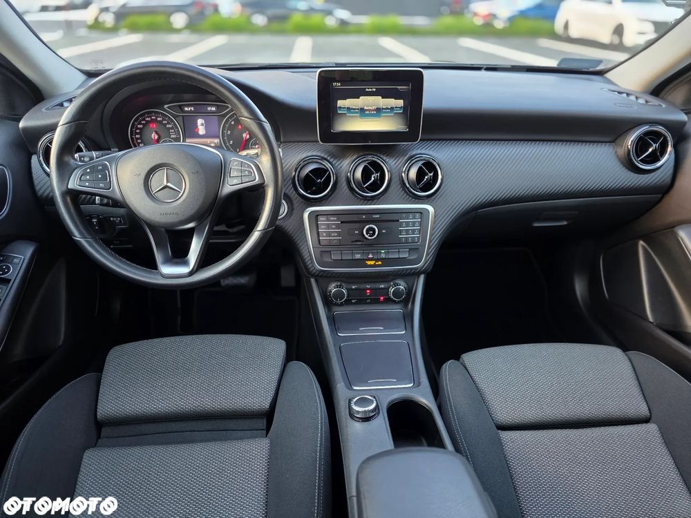 Mercedes-Benz GLA 180 7G-DCT Style - 13