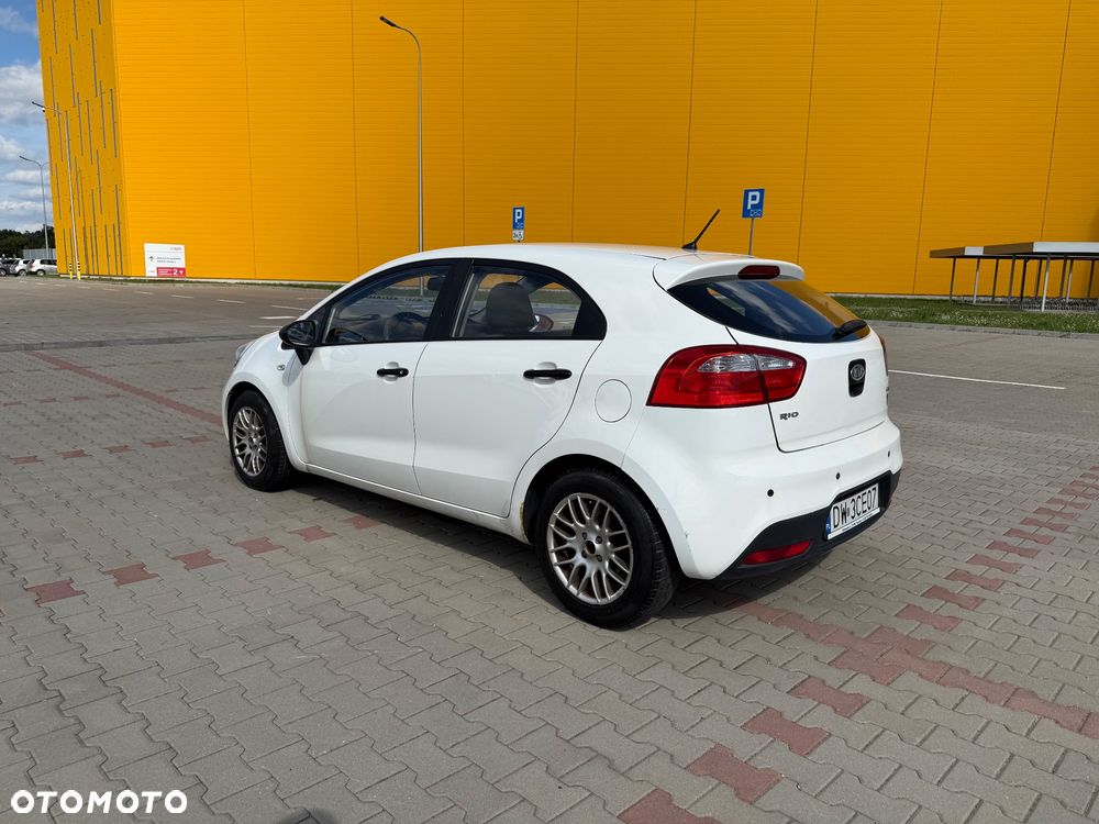 Kia Rio - 5