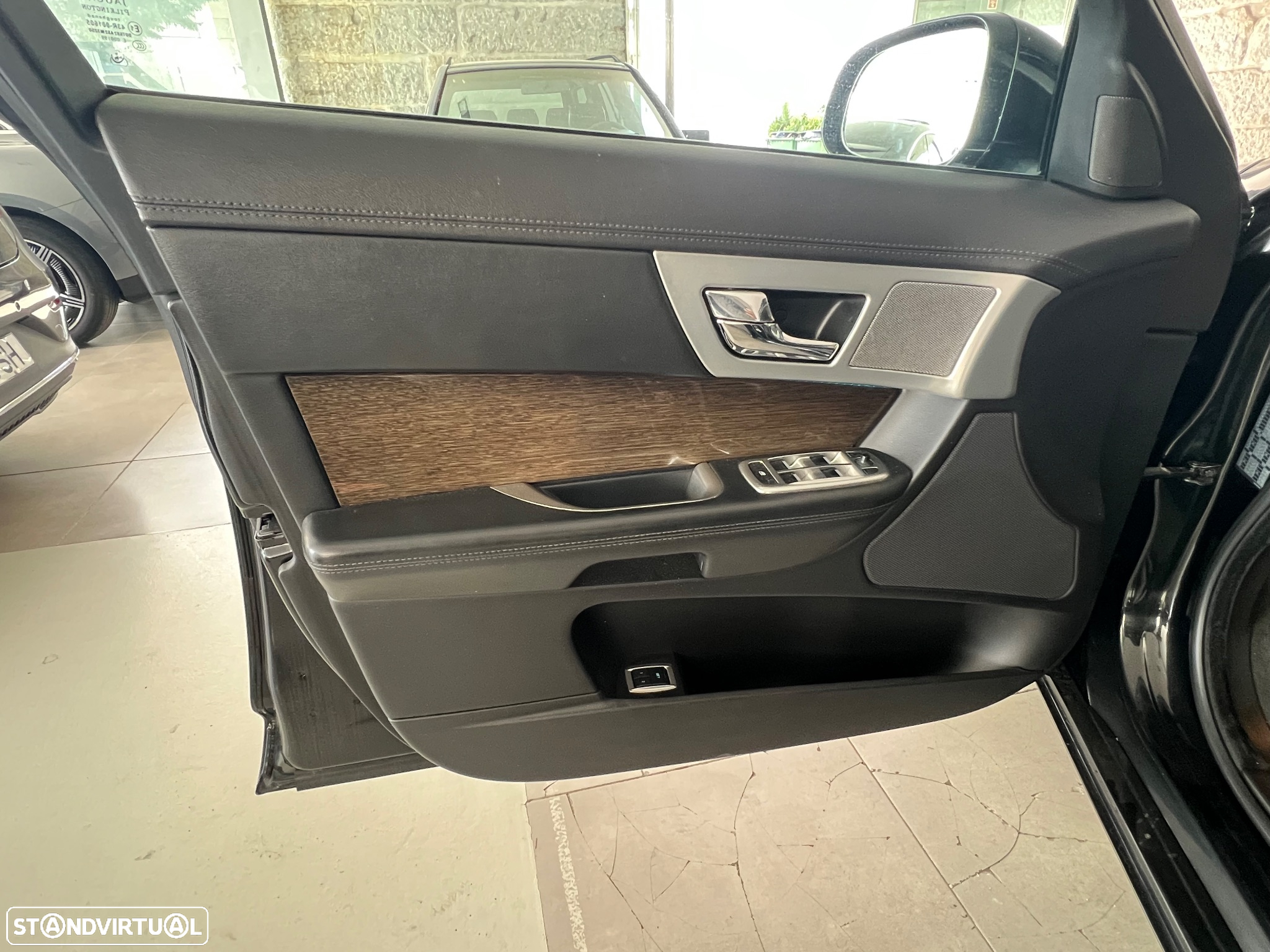 Jaguar XF 2.2 D Premium Luxury - 8