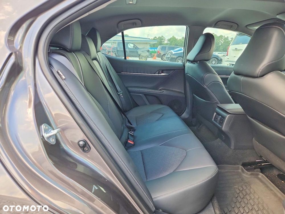 Toyota Camry - 11