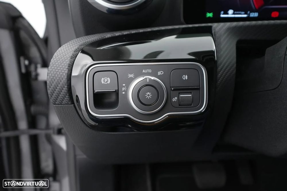 Mercedes-Benz CLA 200 d - 19