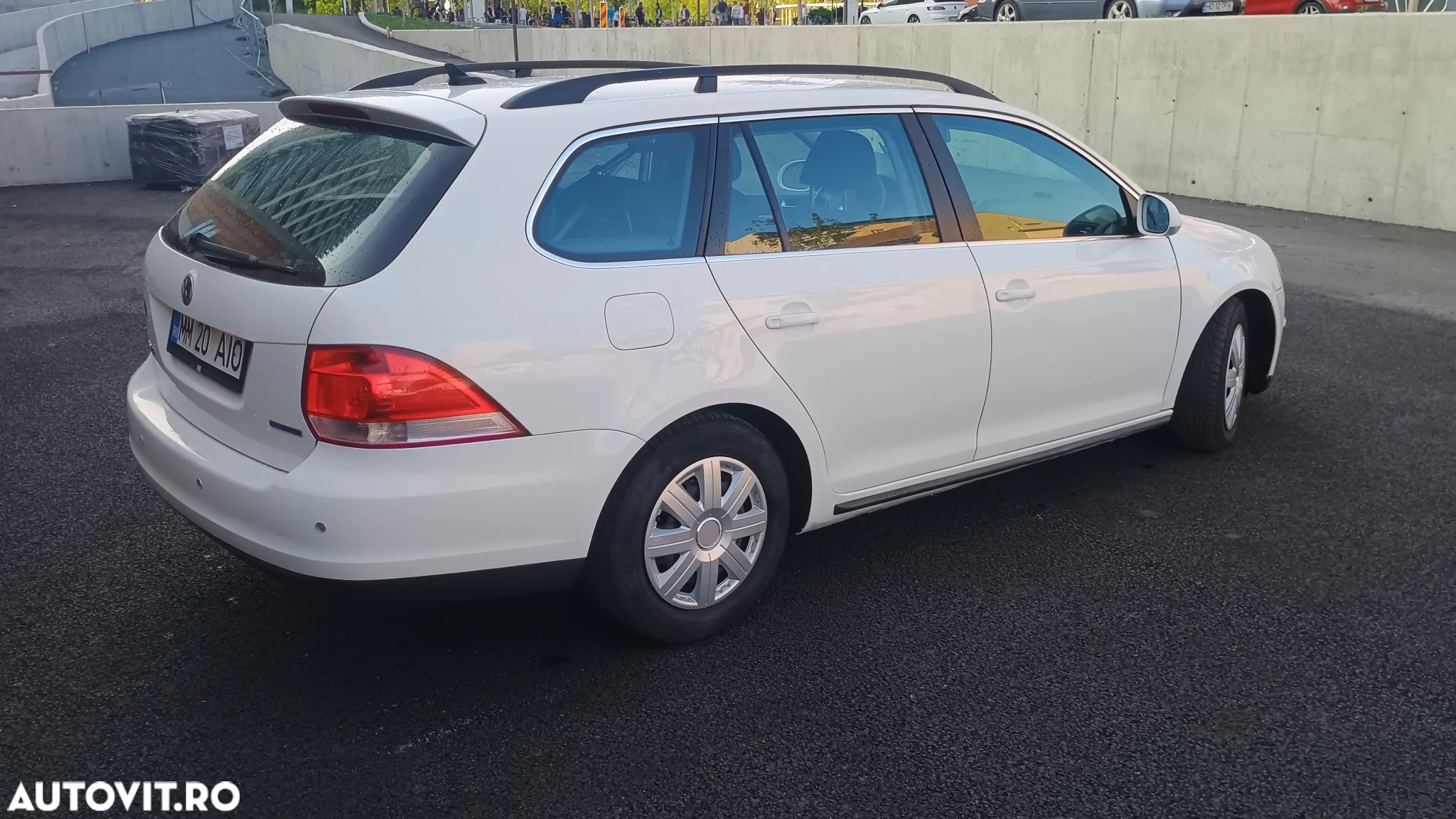Volkswagen Golf 1.9 TDI BlueMotion Comfortline - 3