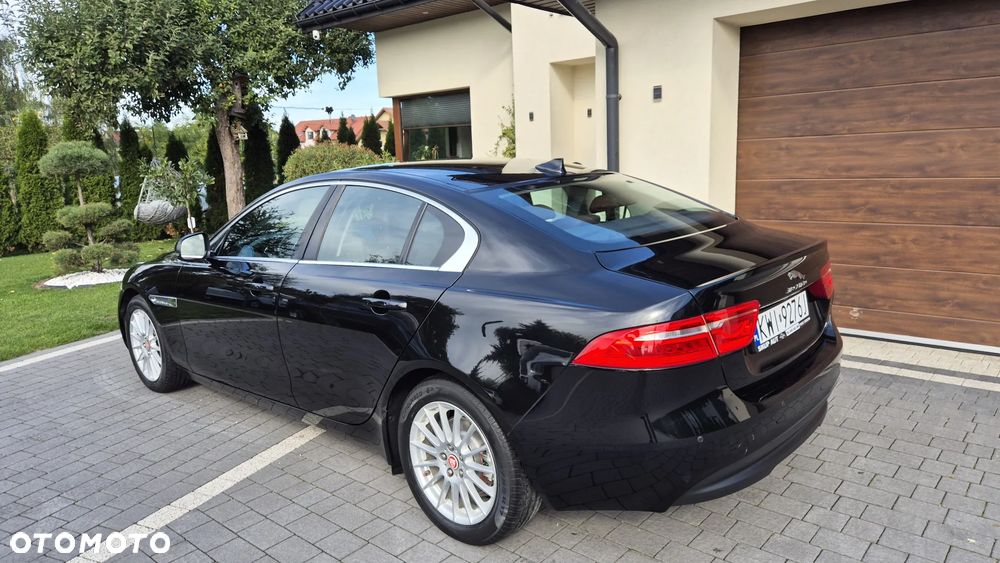 Jaguar XE 2.0 D Portfolio - 3