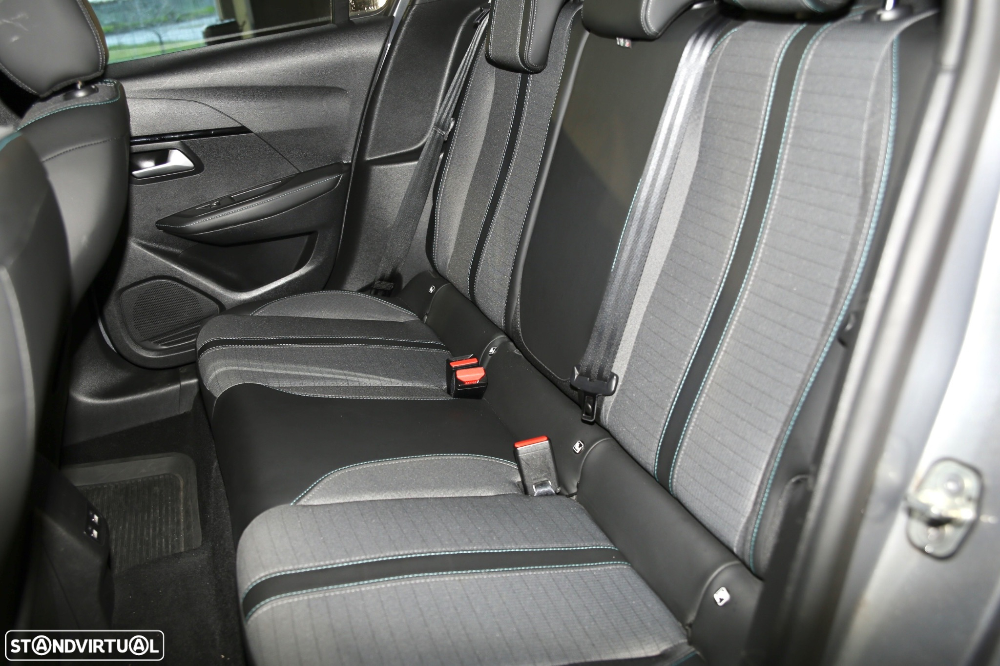 Peugeot e-208 51 kWh Allure - 8
