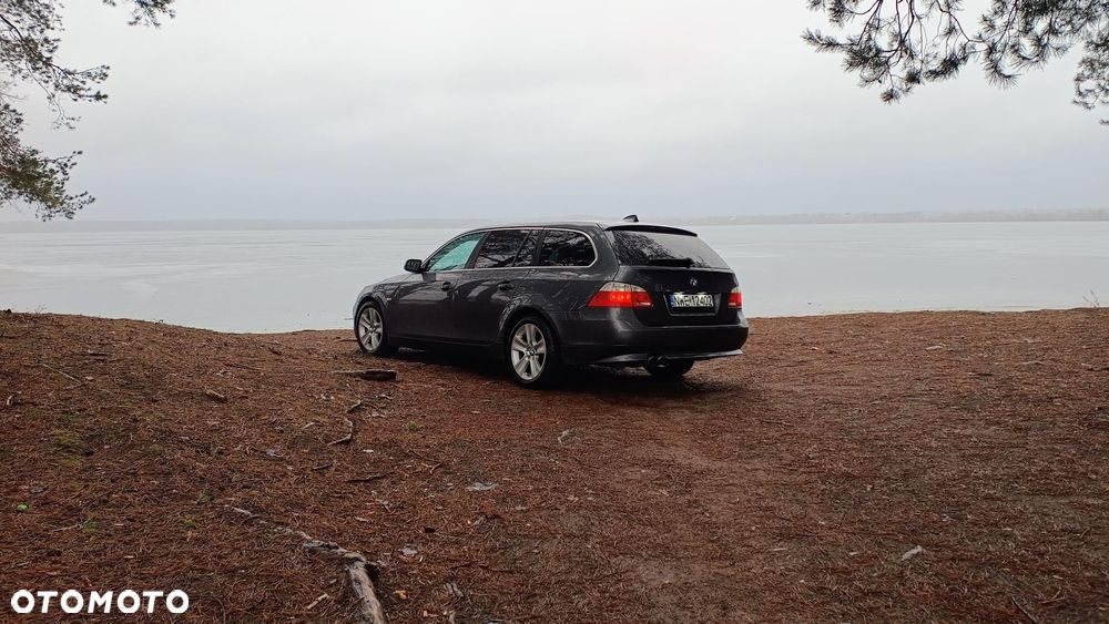 BMW Seria 5 545i - 11