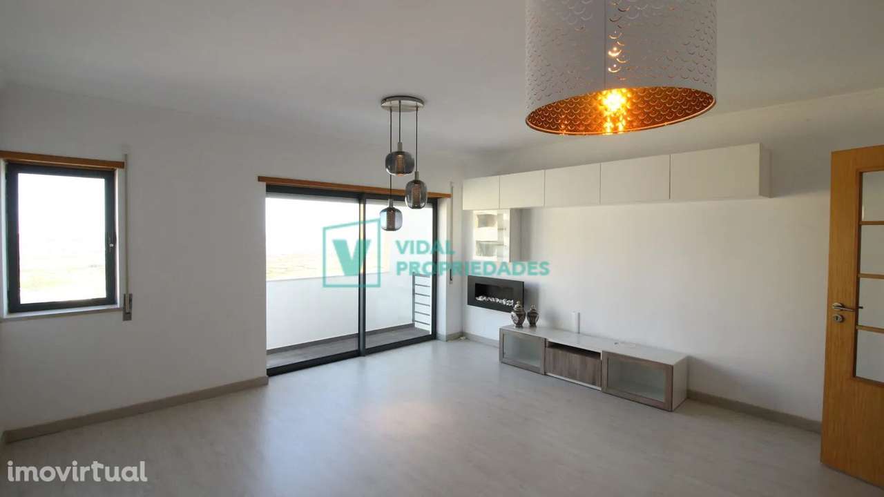 Apartamento T3 com varanda, garagem e elevador - Grande imagem: 2/15