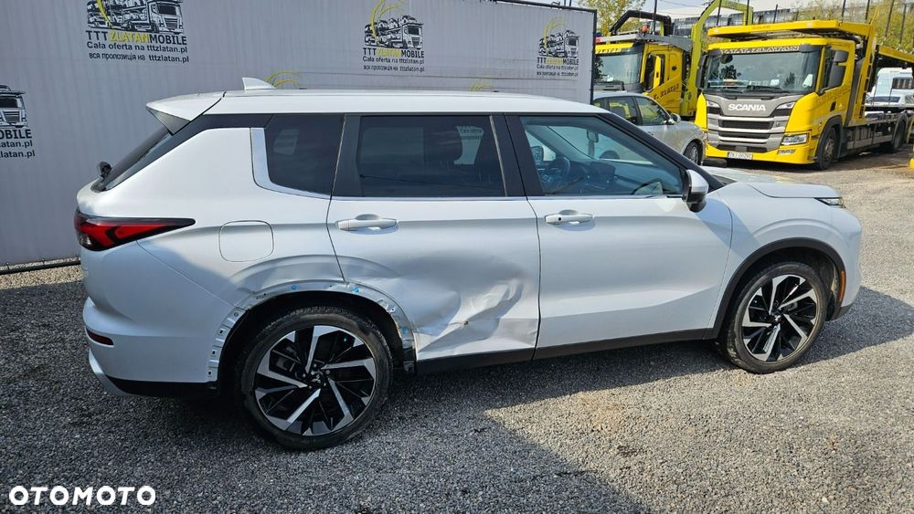 Mitsubishi Outlander - 16