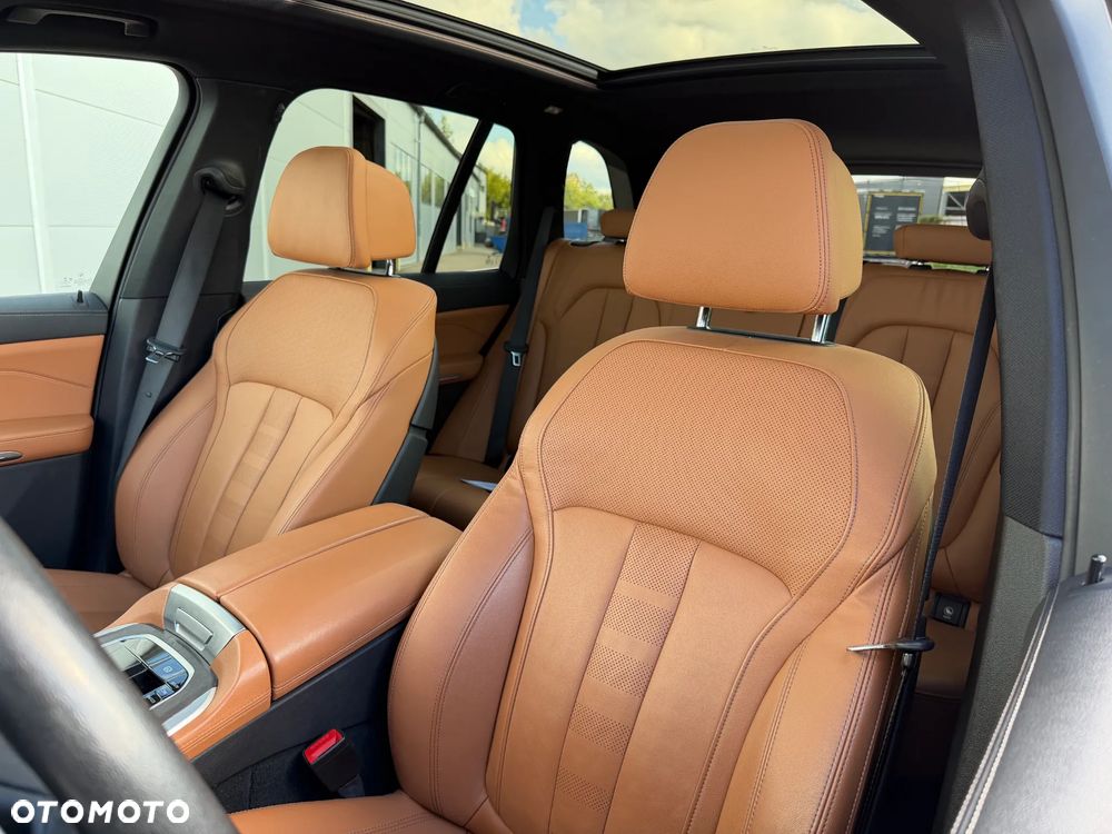 BMW X5 xDrive40i mHEV - 33