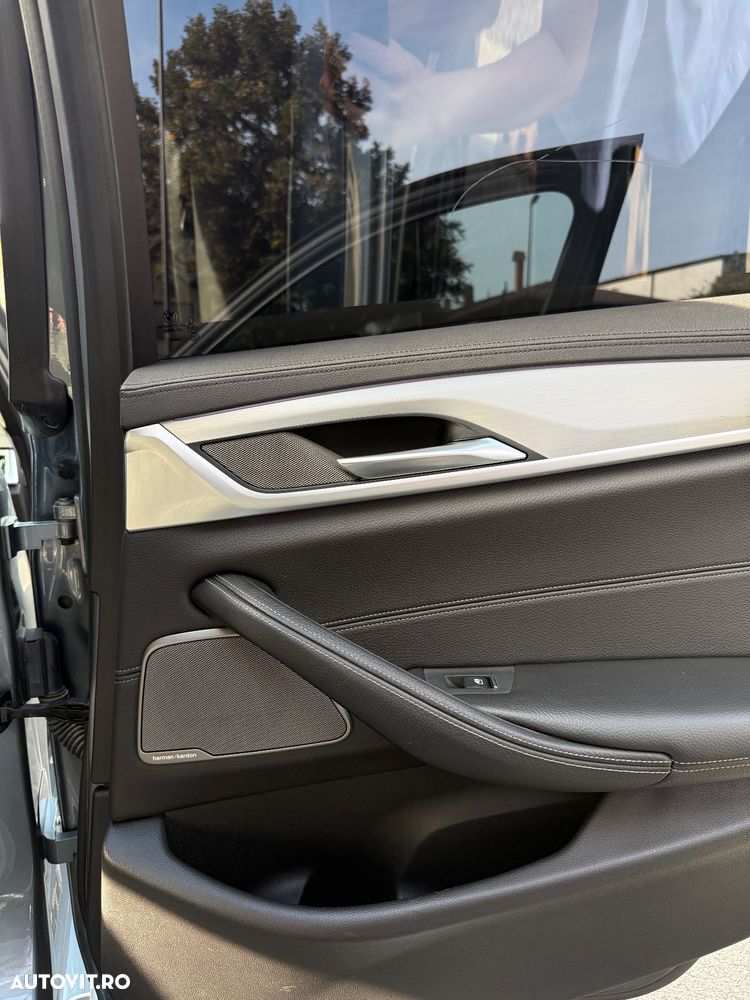 BMW Seria 5 530i xDrive AT - 11