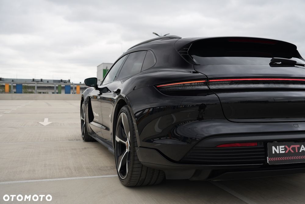 Porsche Taycan Turbo - 18