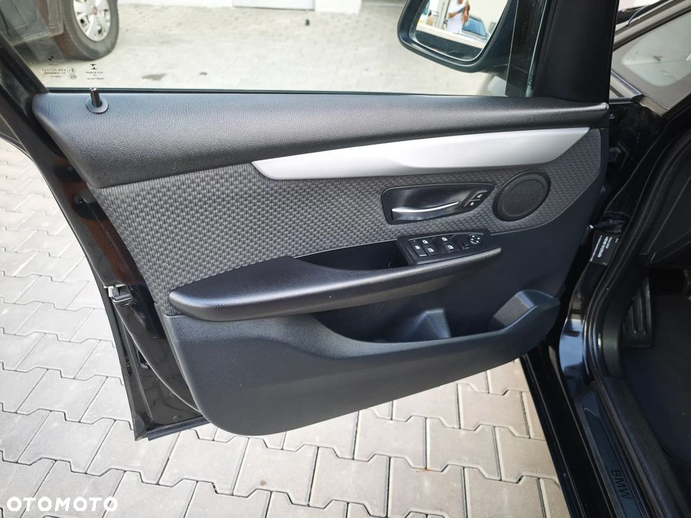 BMW Seria 2 216d Advantage - 28