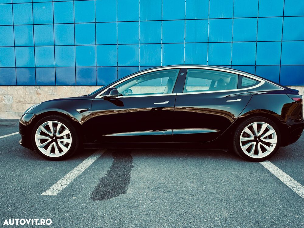 Tesla Model 3 - 8