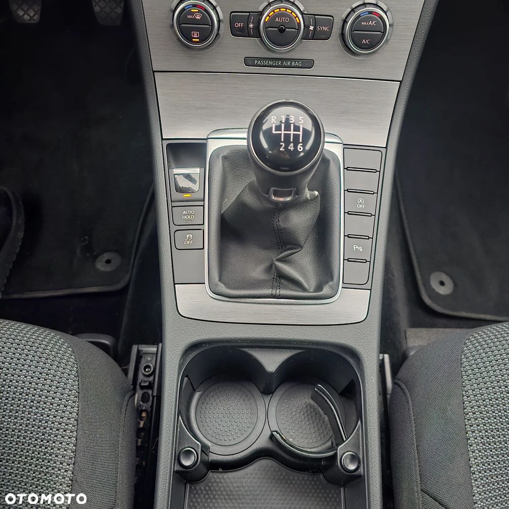 Volkswagen Passat - 18