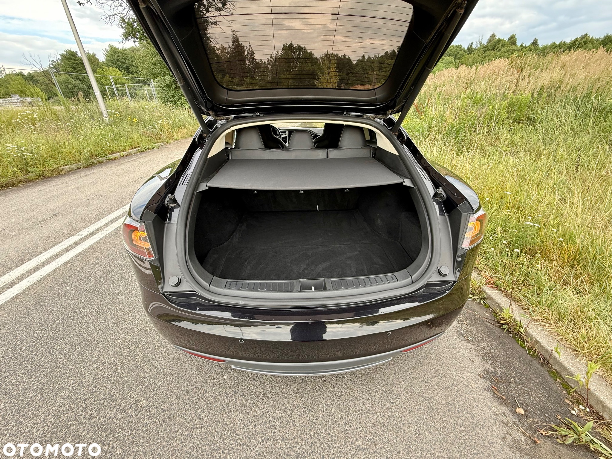 Tesla Model S 85 D - 4