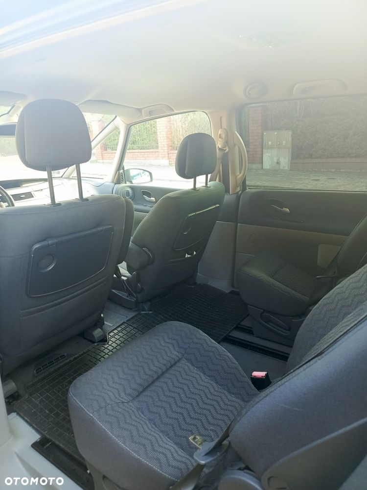 Renault Espace 1.9 dCi Authentique - 6