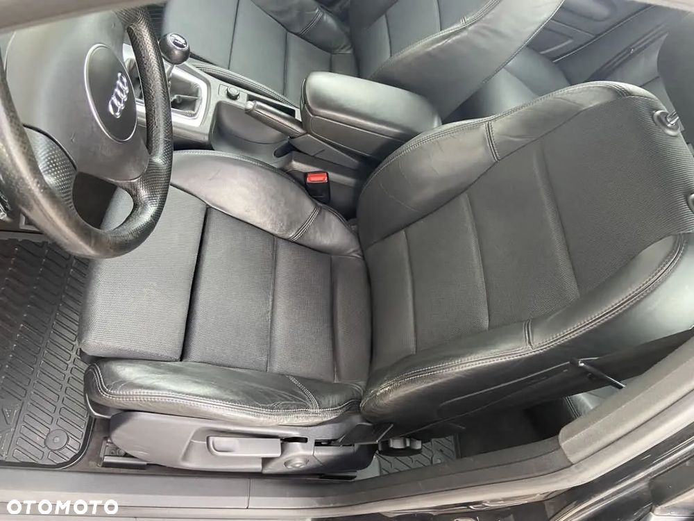 Audi A4 Limousine - 16