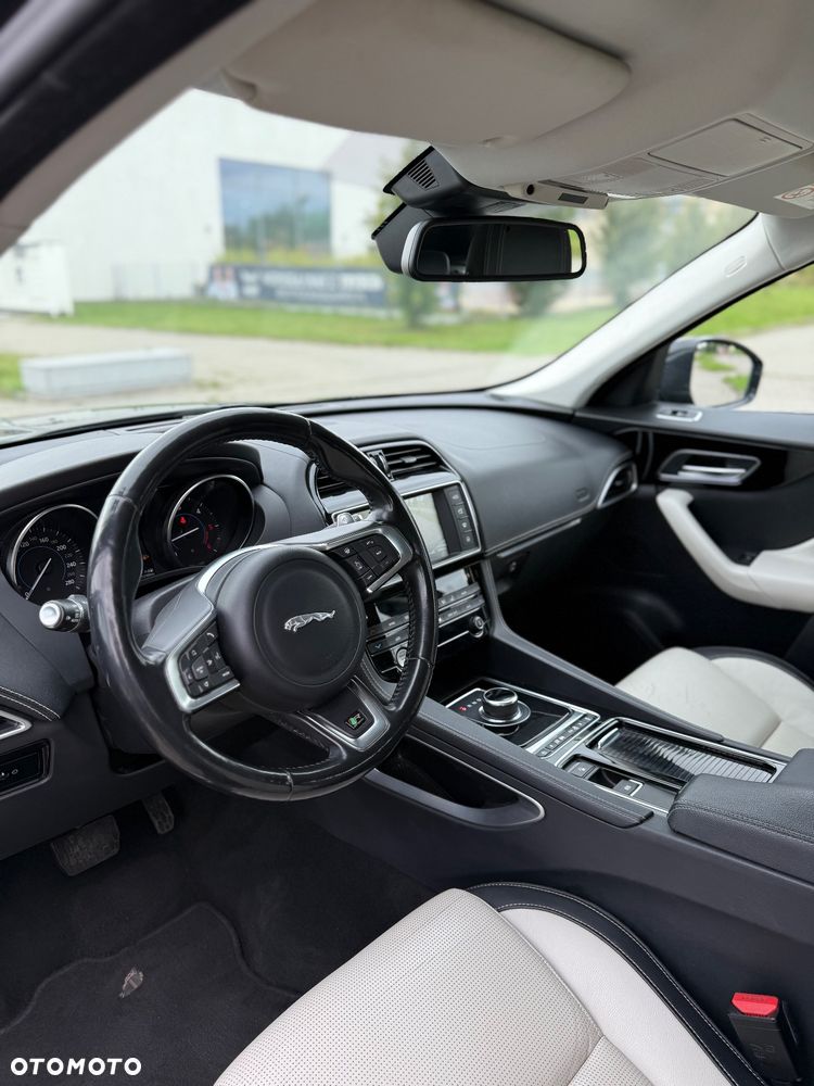 Jaguar F-Pace 2.0 i4D AWD R-Sport - 9