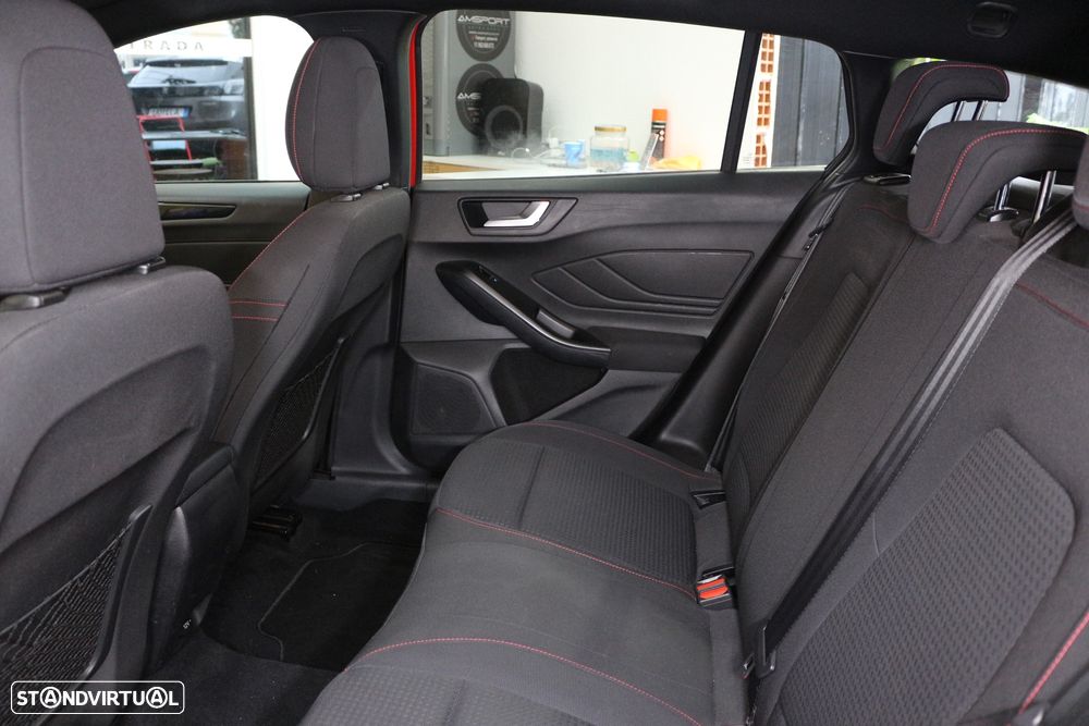 Ford Focus 1.0 EcoBoost S&S ST-LINE - 27