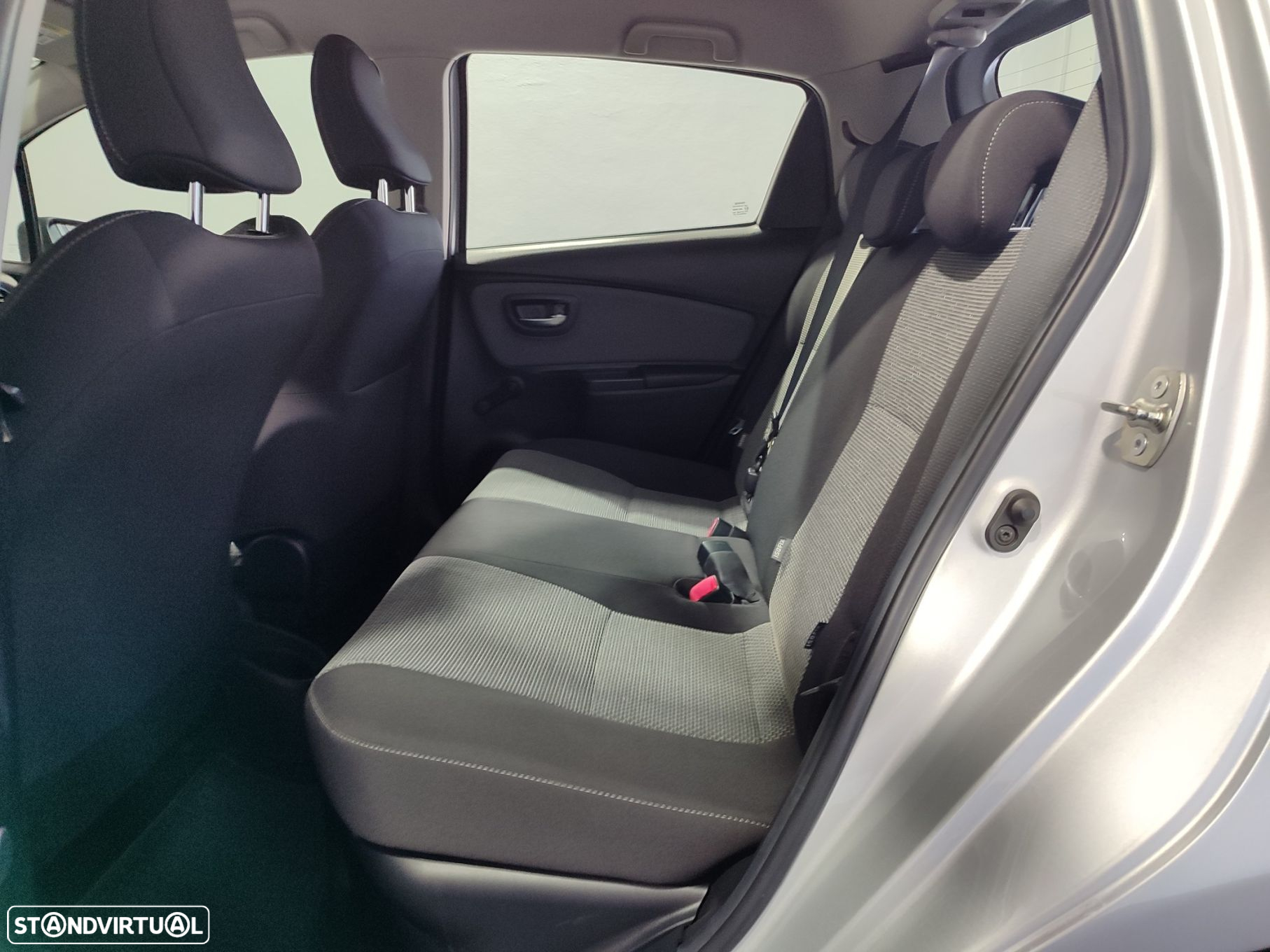 Toyota Yaris 1.5 HSD Comfort - 14