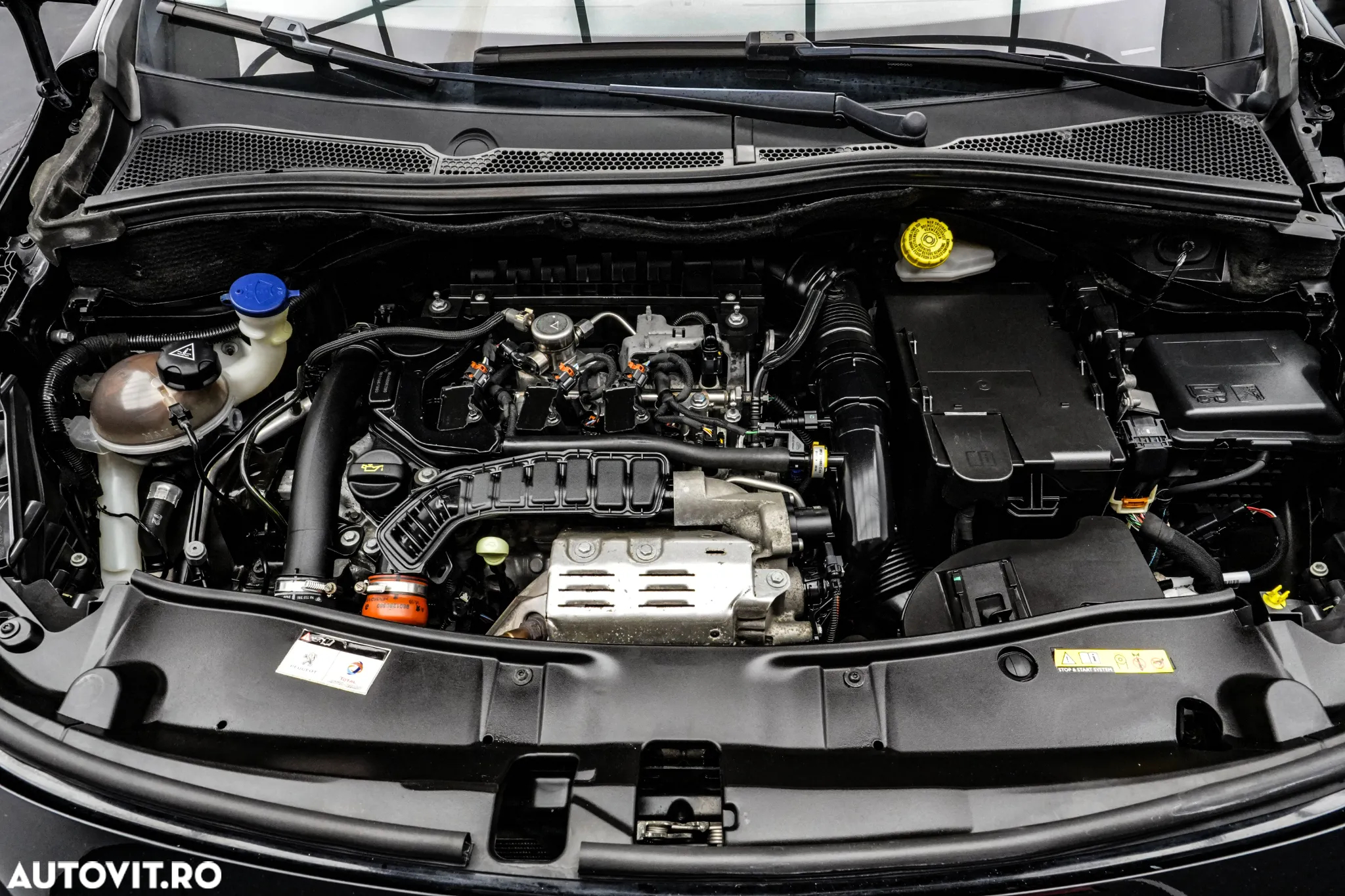 Peugeot 2008 1.2 PureTech Turbo EAT6 S&S Allure - 24