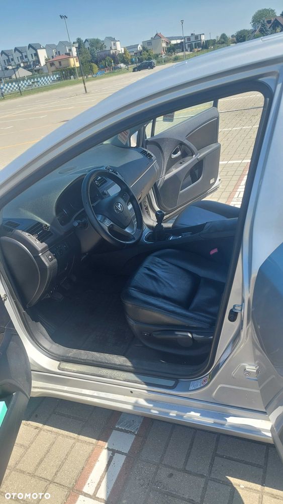 Toyota Avensis 2010 photo 5