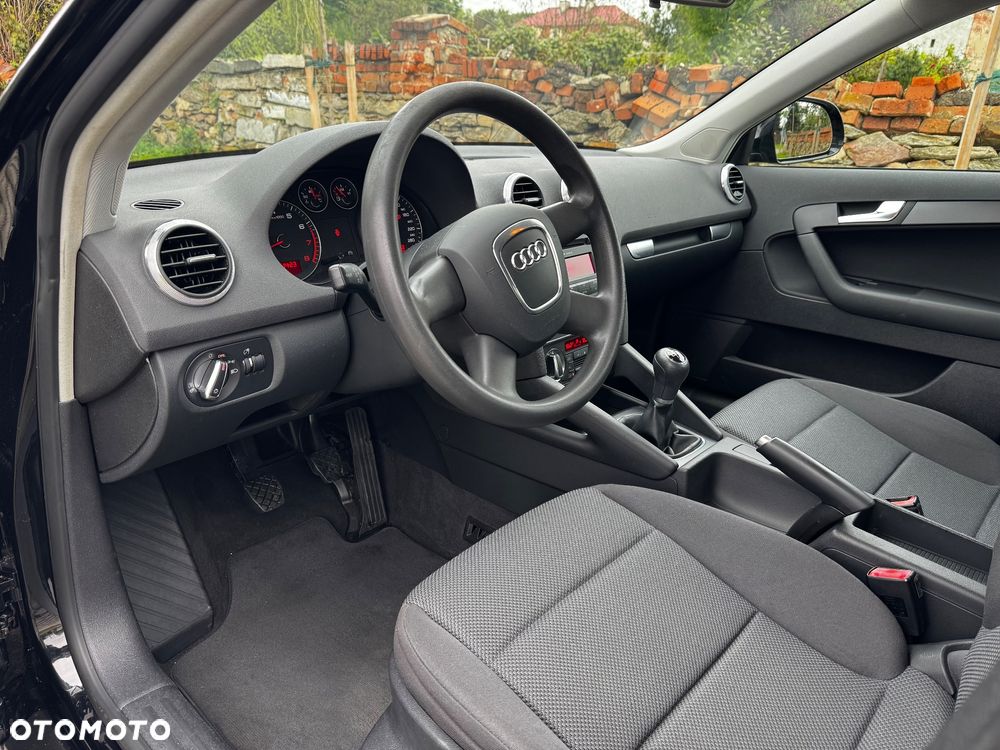 Audi A3 Sportback 1.8 TFSI Ambiente - 13