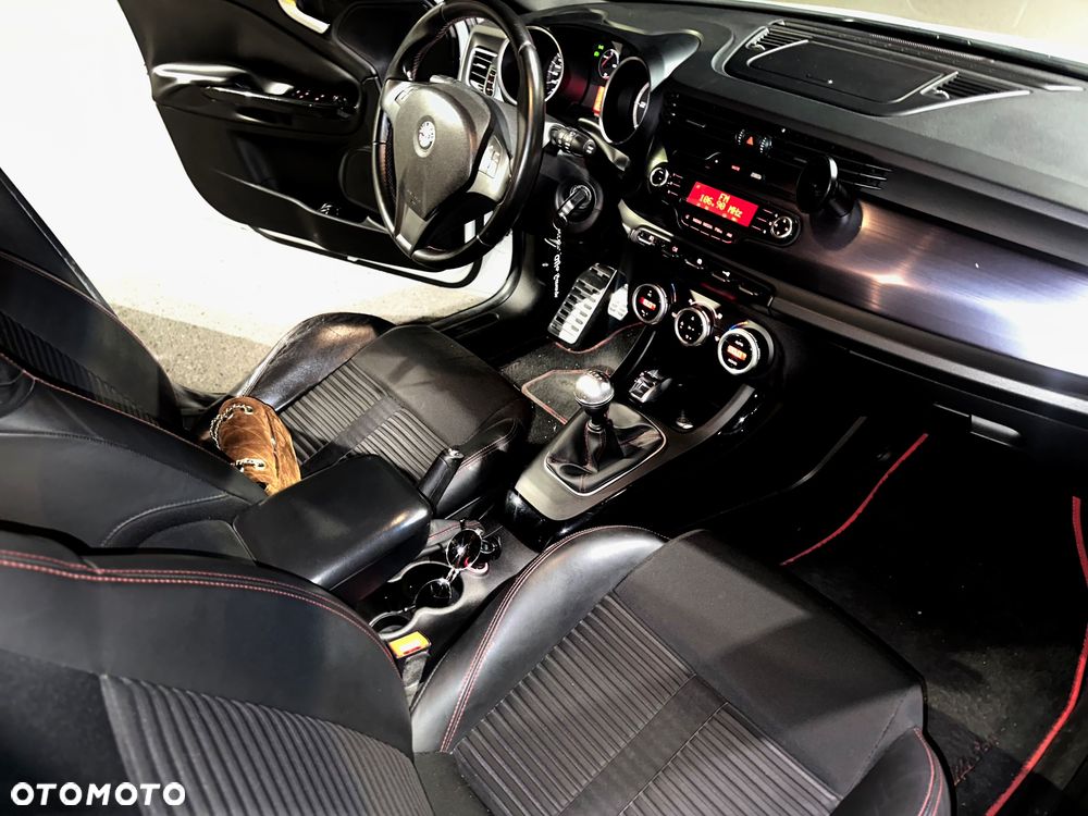 Alfa Romeo Giulietta 2.0 JTDM Distinctive - 9