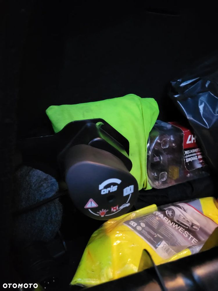 Mercedes-Benz Klasa E 200 CDI DPF BlueEFFICIENCY 7G-TRONIC Avantgarde - 19