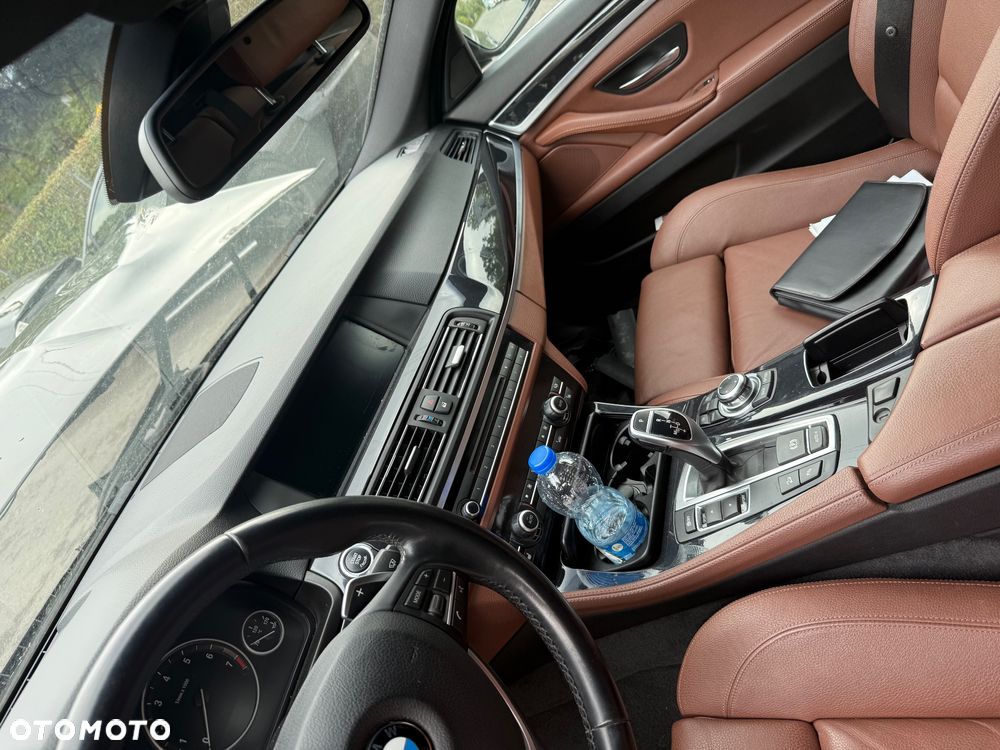 BMW Seria 5 528i xDrive - 13