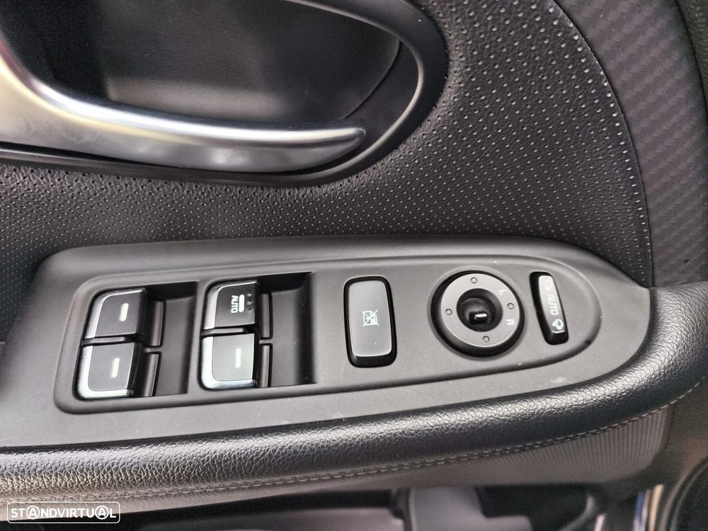 Kia Carens 1.7 CRDi ISG TX - 19