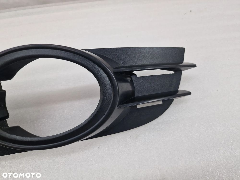 AUDI A6 C6 04- PRAWA KRATKA BOCZNA ZDERZAKA PRZEDNIEGO PRZÓD , NR 4F0807682A / 4F0807681A , NR AUKCJI E/19 - 11