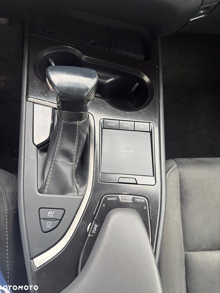 Lexus UX - 24