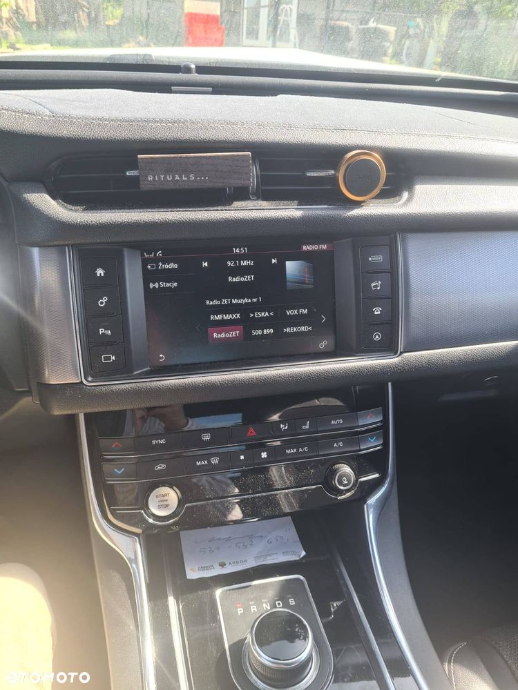 Jaguar XF 2.0 i4D AWD R-Sport - 11