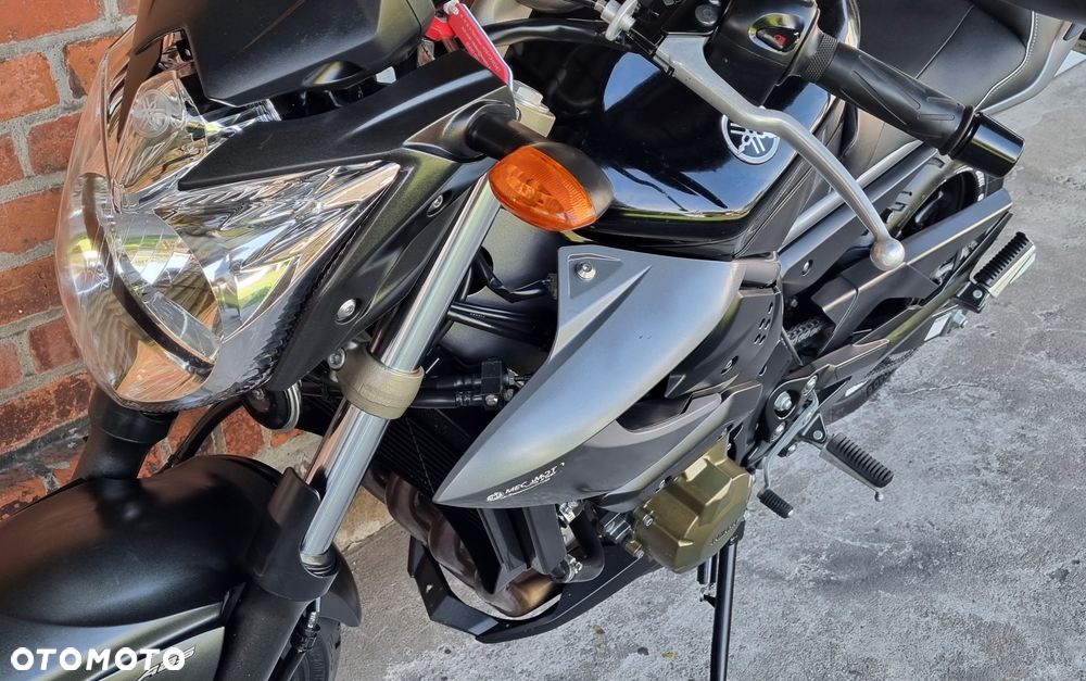 Yamaha XJ - 8
